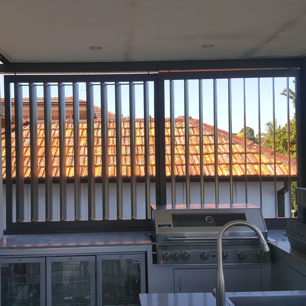 160mm vertical aluminium louvres used as a privacy screen in an outdoor BBQ area.