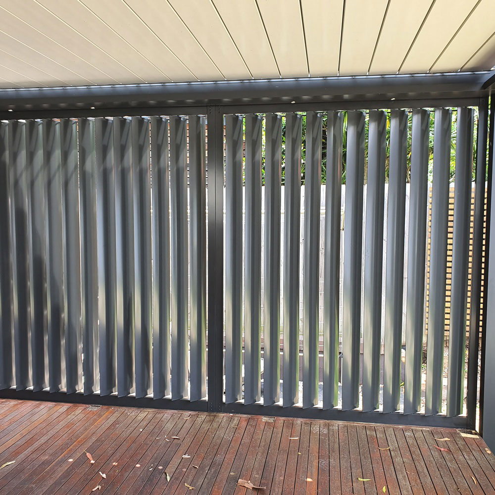 160mm adjustable aluminium louvres used as a privacy screen in a patio area.