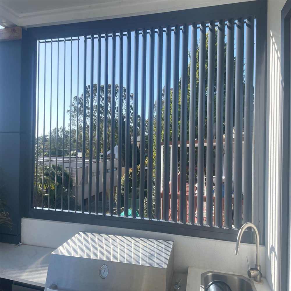 85mm vertical adjustable aluminium louvres installed above a barbecue area.