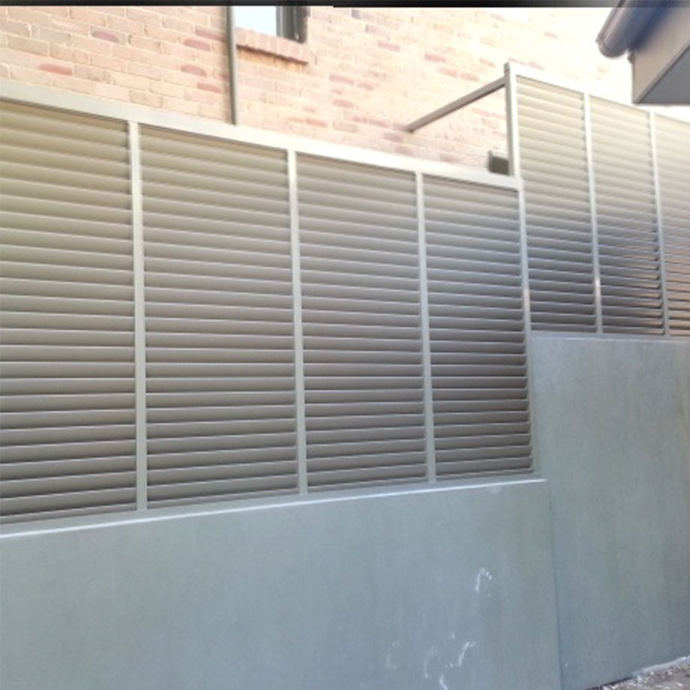 85mm fixed louvres used as a privacy screen fence between two buildings.