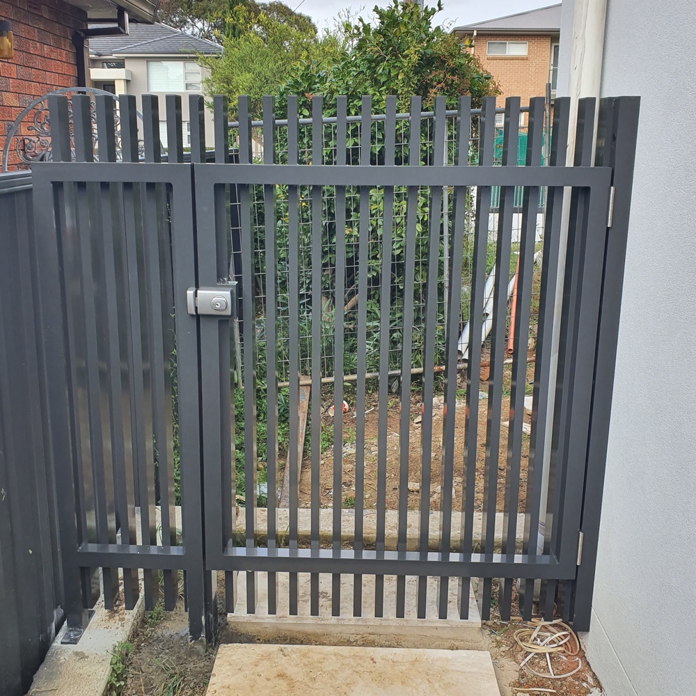 Vertical Slat Fence and Gate – 40x80 Aluminium