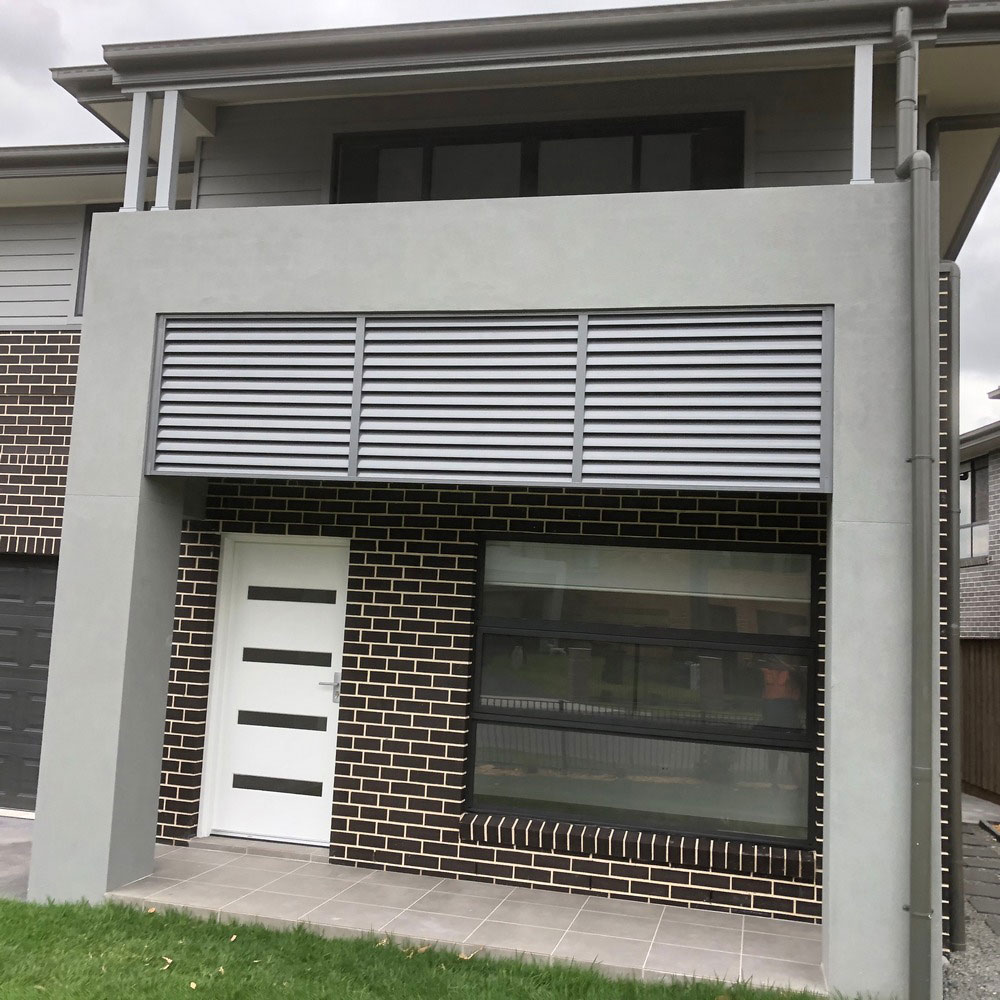 85mm fixed aluminium louvres installed above the front door and window to provide shade and privacy.